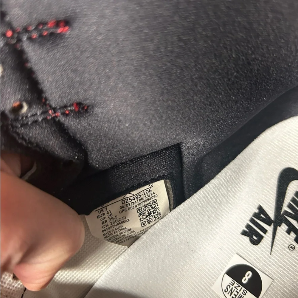 Nike Air Jordan 1 Retro High OG Black Toe (8 Men's / 9.5 Women's) - Picture 10 of 13